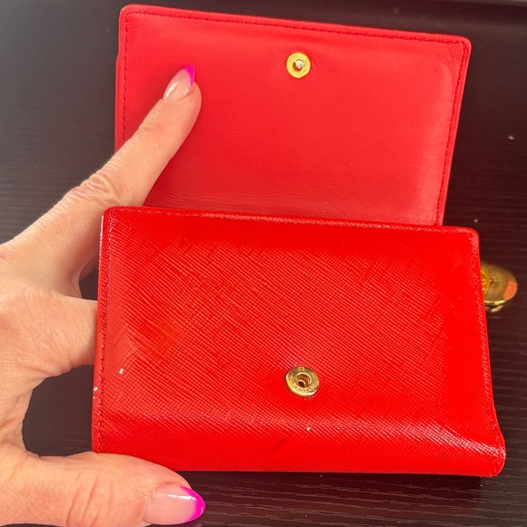 MCM limited edition, lion vintage Scarlet Wallet with charms color transfer - Picture 8 of 17